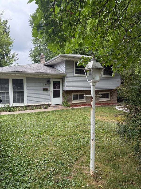 Photo - 725 4th Ave House