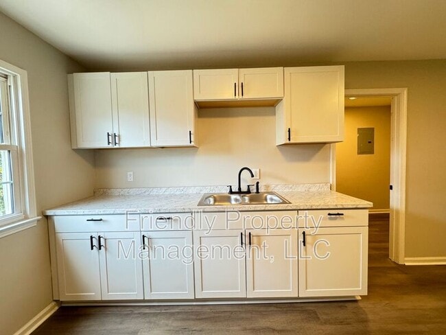 Photo - 1050 File St