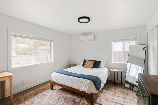 Photo - 12242 SE Raymond St