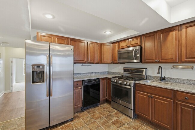 Photo - 1008 W Cross St