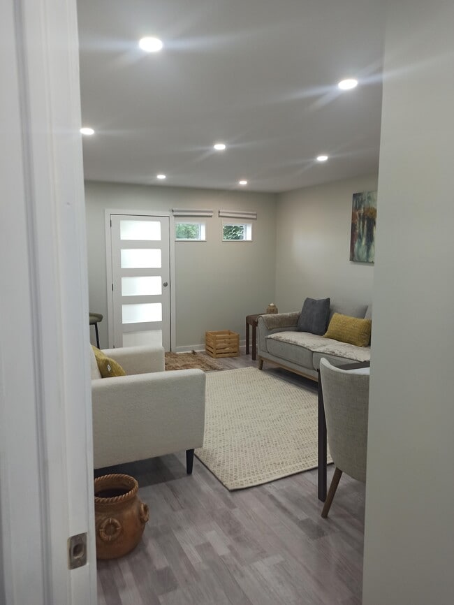 Photo - 561 Av Donegani