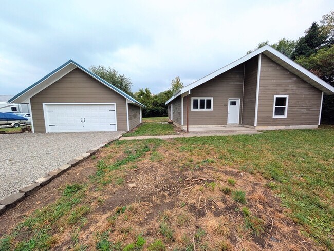 Photo - 230 Langstraat Ln