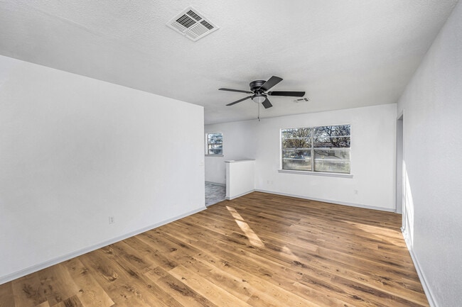 Photo - 911 SW 35th St