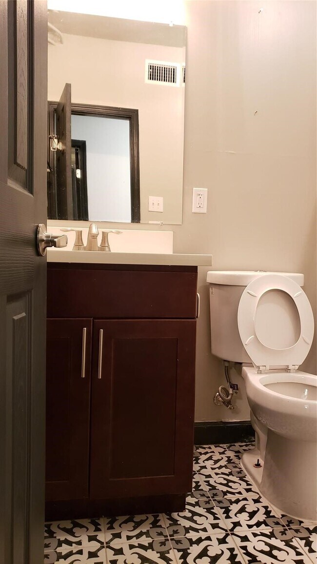 Photo - 6825 Avenue C