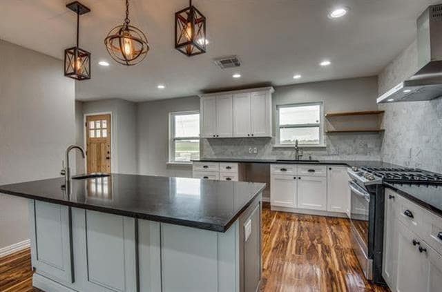 Building Photo - 303 E Monte Carlo Blvd