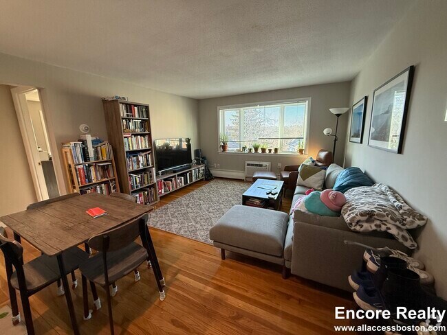 Building Photo - 38 Evergreen St Unit 4 Rental