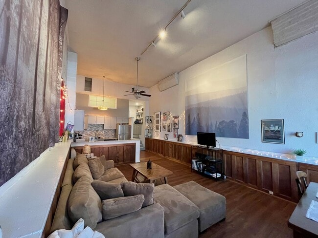 Building Photo - 1200 S 18th St Unit 1202 1F