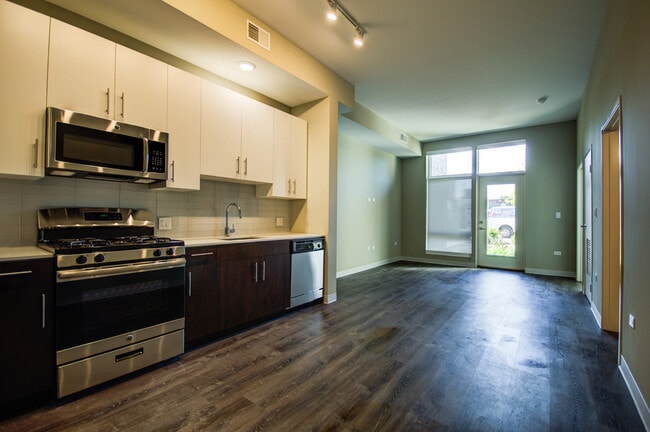 Photo - 851 W Grand Ave