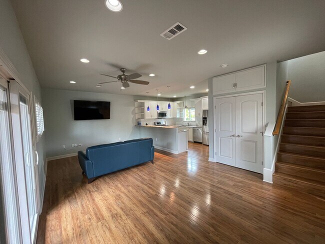 Photo - Amazing detached 2/2.5 duplex in Central Austin!!! Unidad B