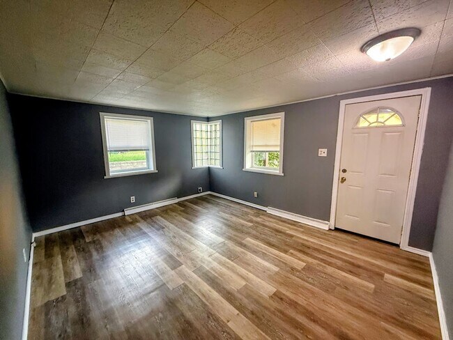 221 W Way St Unit 1