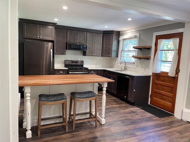 Photo - 77 Boulevard Ave