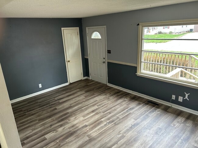 Photo - 609 E 14th St N