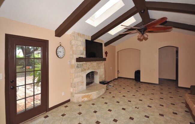 Photo - 905 Avenue K