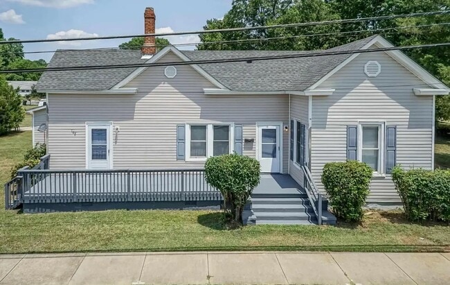 Building Photo - Garner Road [2 Unit 108 W Garner Road Rental