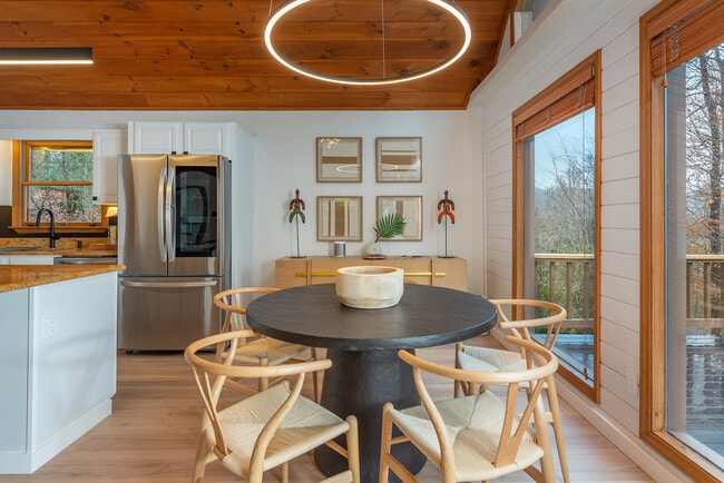 Photo - 416 W Ridge Dr