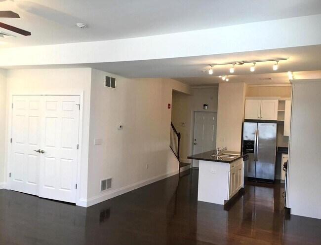 Building Photo - 22 N George St Unit 1