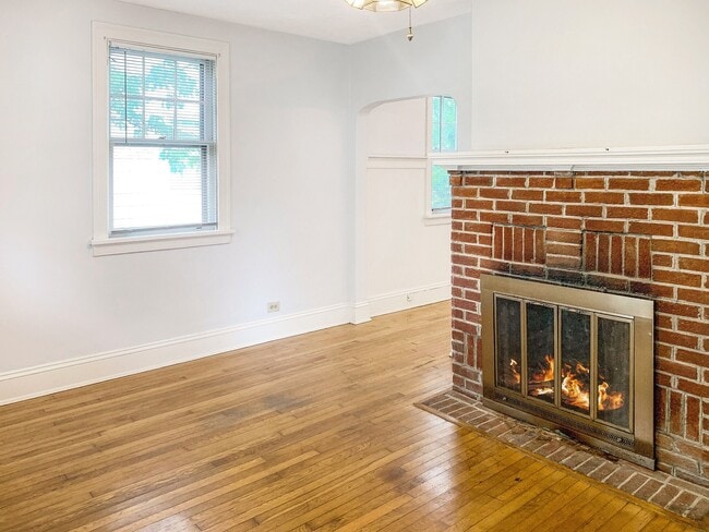 Photo - Charming 2 Bed/1 Bath Bungalow in Lakeside!