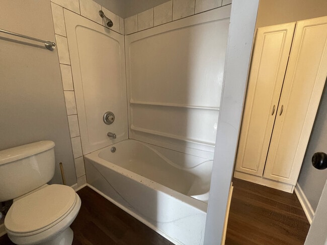 Baño contiguo a la cocina - 3322 W Branting Ln Unidad Lowerr