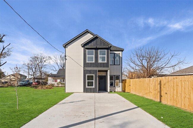 Building Photo - 8221 Flaxman St