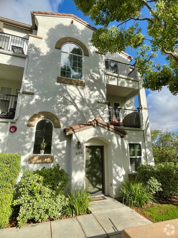 Building Photo - 3144 Via Puerta Rental