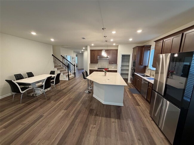 Photo - 228 Regatta Trl