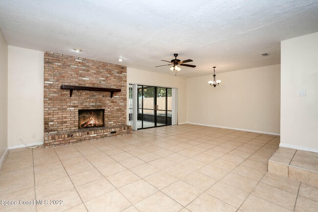 Photo - 1911 Cashew Courtway