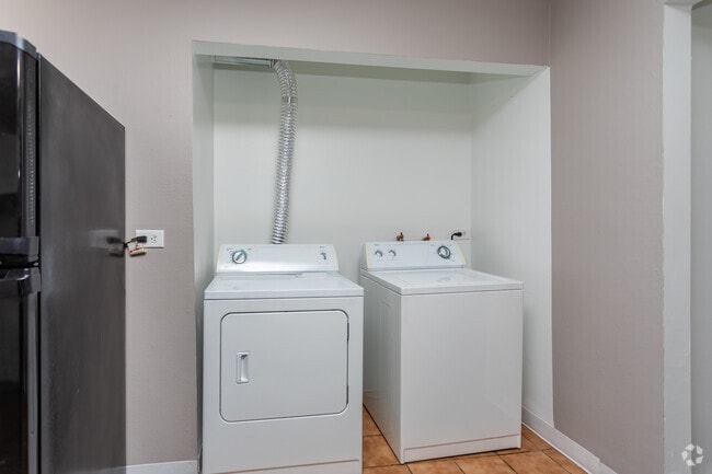 1HAB, 1BA - 800ft²