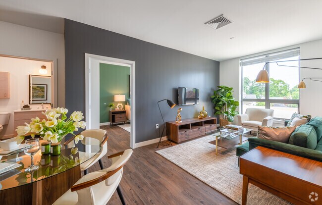 2BR, 2BA - 1,300 SQ FT - Trio Newton