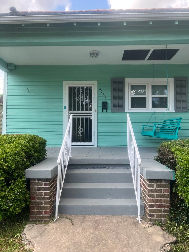 Building Photo - 2537 Jasmine St