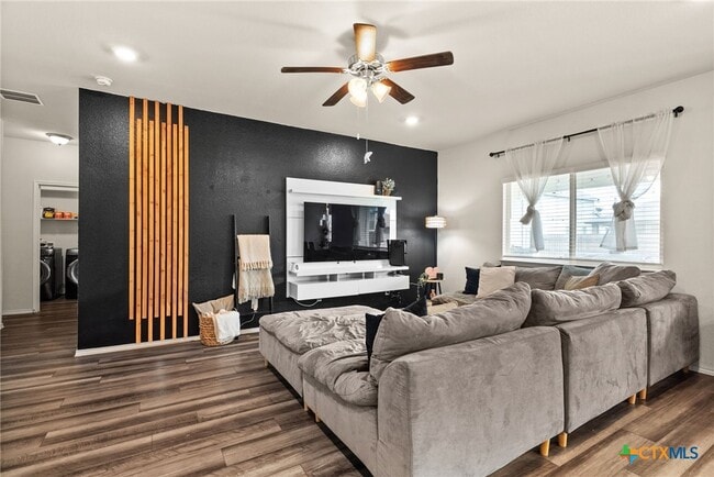 Photo - 310 Saddleback Trl