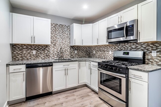 Building Photo - Stunning 4 bedroom home in Beechview available August 1!