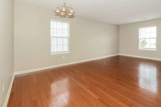 Photo - 3060 Whittier Way