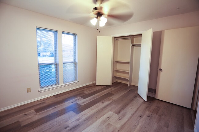1504 Flintwood Dr Unit Front Bedroom