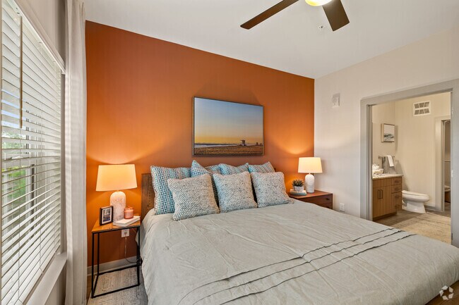 2BR, 2BA - 988SF - Main Bedroom