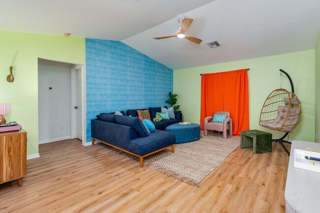 Photo - 1136 9th Square Unit ID1467671P