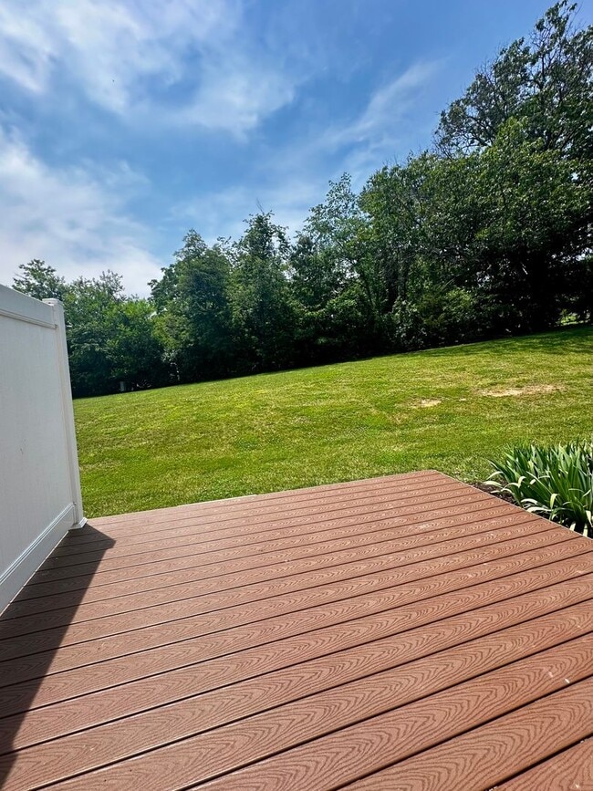 Photo - End Unit Townhouse for Rent in Crescent Ridge