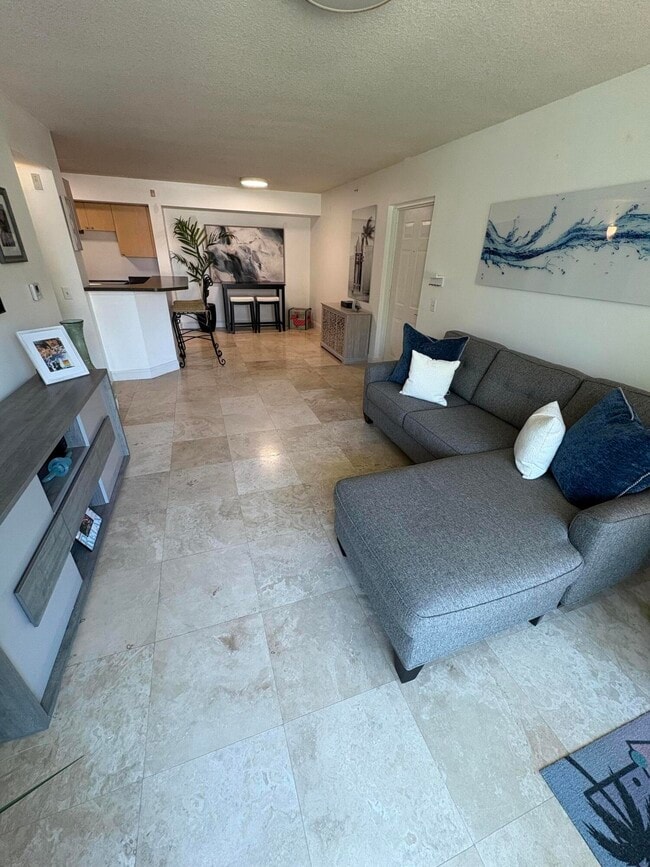 Building Photo - 1205 Villa Cir Unit 1205