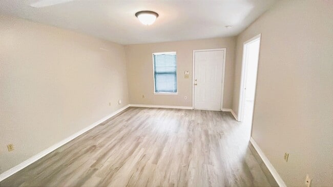 Photo - 30 1/2 Street- 4414 Unidad B