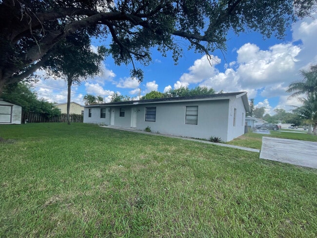 Building Photo - 1637 Barbarie Ln Rental