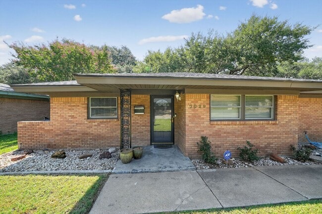 Building Photo - 7029 Willis Ave Rental