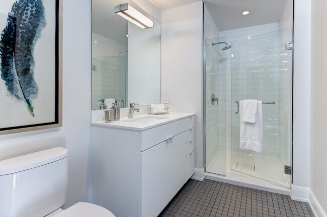 Photo - 921 W Belmont Ave Unidad 605