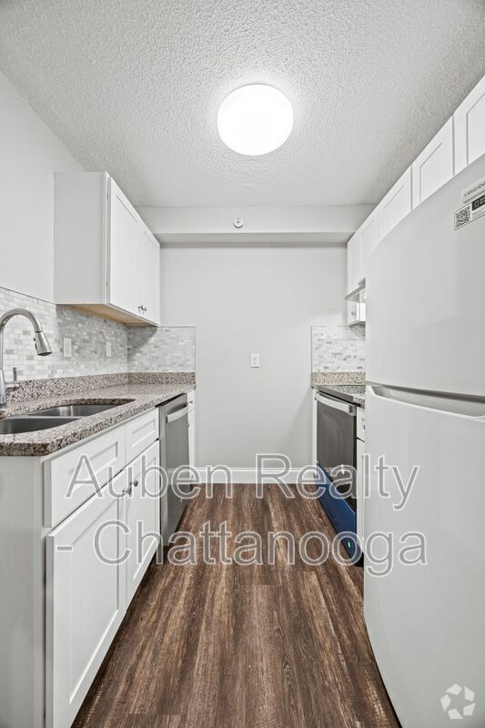 Building Photo - 5519 TN-153 Unit APT K