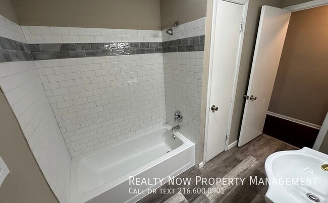 Photo - 16605 Kollin Ave