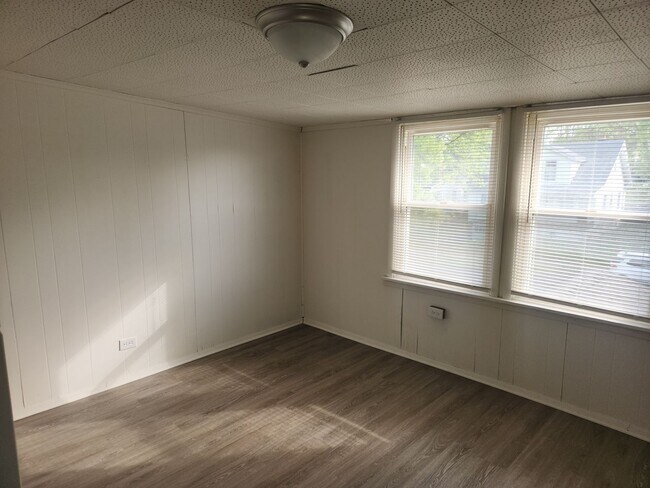 1122 Larchmont Ave Unit B