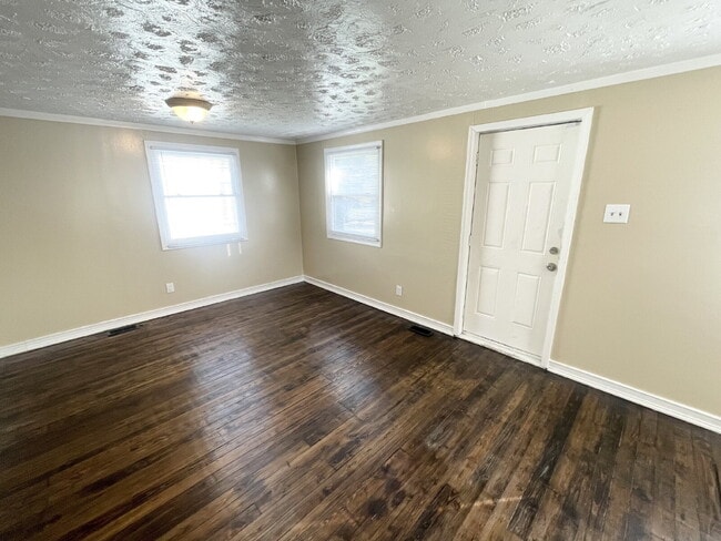 Building Photo - 4 bedroom HUGE attached, 2-car garage/workshop combo (has electricity