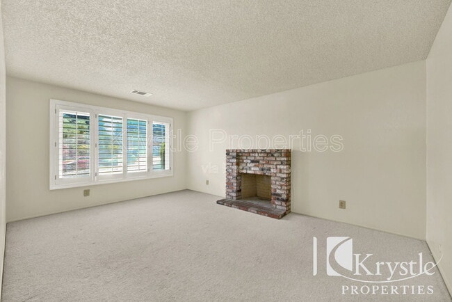 Photo - 115 Daffodil Cir