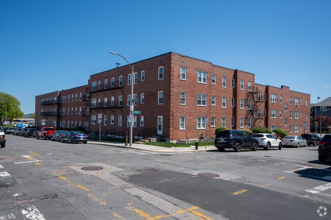 25 Lennon Ct se encuentra en el sur de Boston. - 25 Lennon Ct