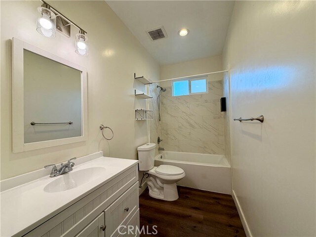 Photo - 9363 Walker St