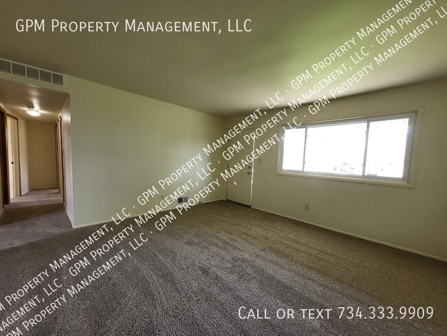 Photo - 2036 Alberta St