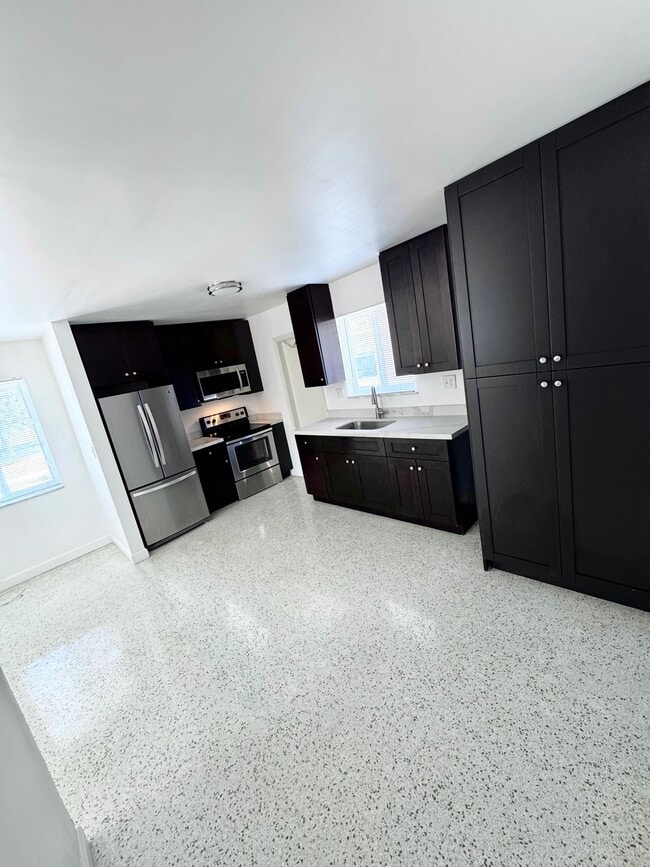 Photo - 627 W 17th St Unidad 627